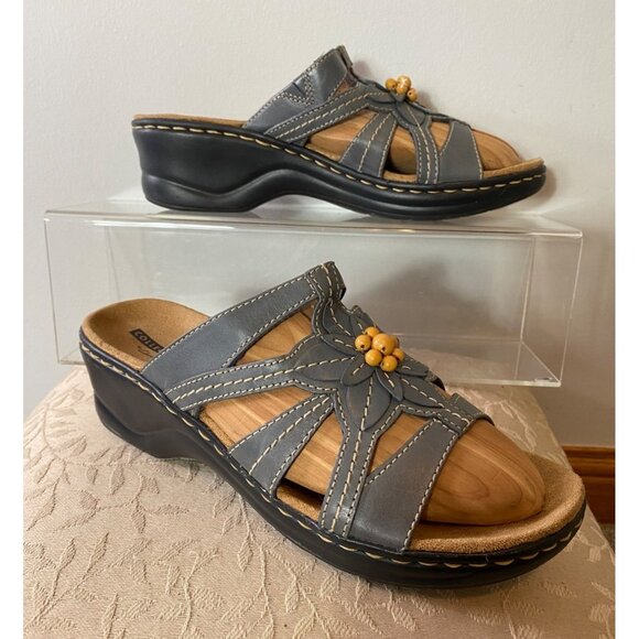 Clarks Leather Slip-On Wedge Sandals Shoes Floral Embellishment Gray Size 9 - Picture 3 of 10